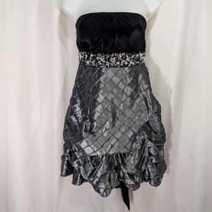 Sequin Hearts Strapless Embellished Short Formal, Black/Grey Metallic, Size 13